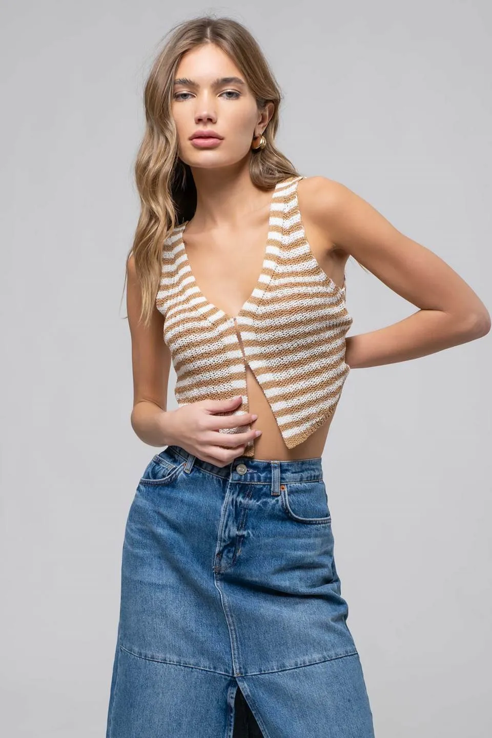 STRIPE V NECK FRONT HOOK SWEATER VEST